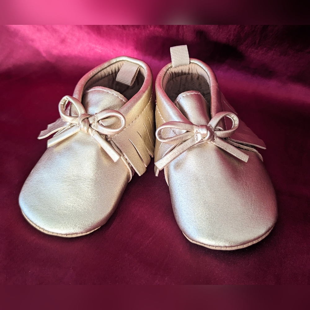 Gold EUC Old Navy Baby Shoes Moccasin 3-6 Months